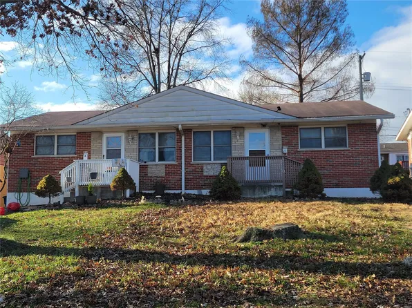 210 Carrington Ln, Saint Louis, MO 63125