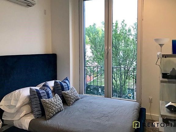 4th image of 420 Tompkins Ave #408