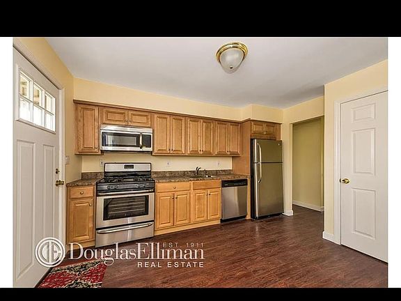 5th image of 68 Sportsmans Ave