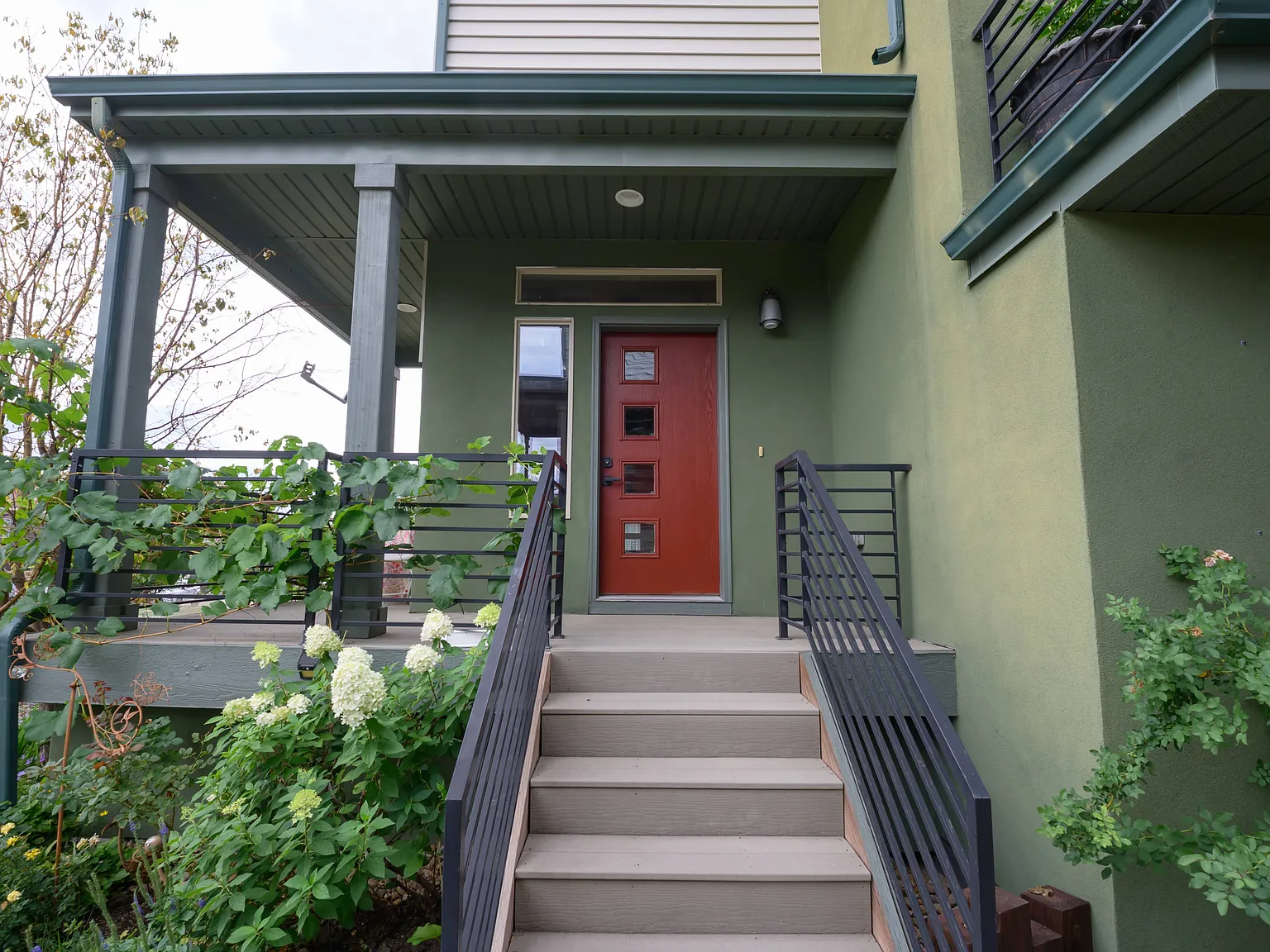 3 bed, 2.5 bath, 2359 sqft, $2,895 — Photo 2