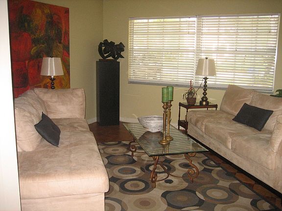 3rd image of 207 S Hesperides St
