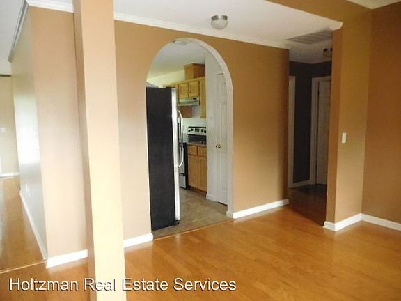 3rd image of 205 Barcalay Ln