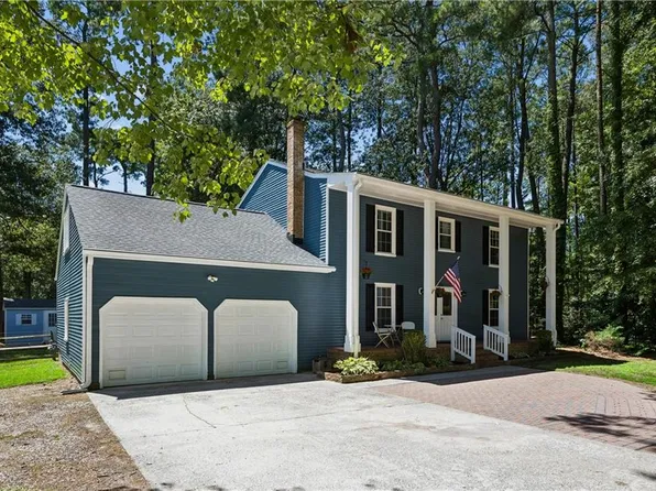 2 Sir Ralph Ln, Poquoson, VA 23662