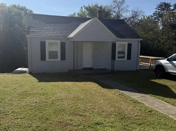428 Clearview Dr, Martinsville, VA 24112