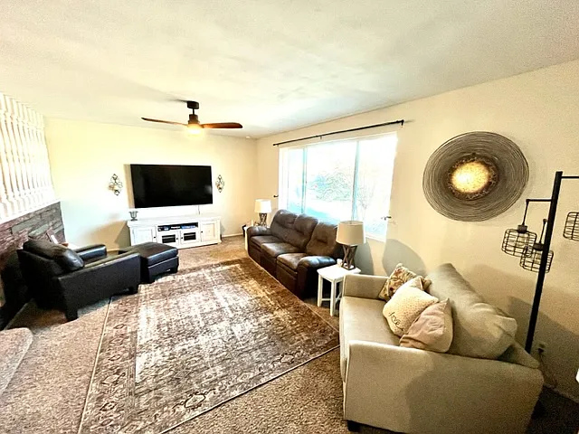 1247 W Devonshire St — Photo 19