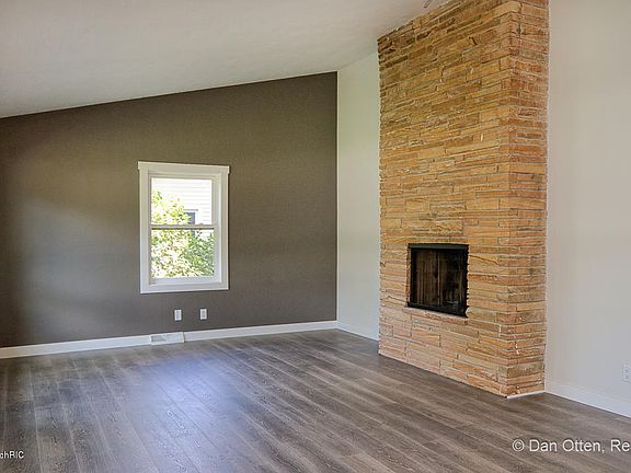 4th image of 1750 Waterbury Dr SE