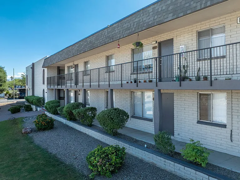 Waters Edge Apartments — Photo 18