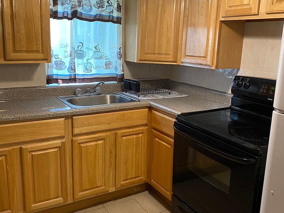 1st image of 377 Lake Dr #2