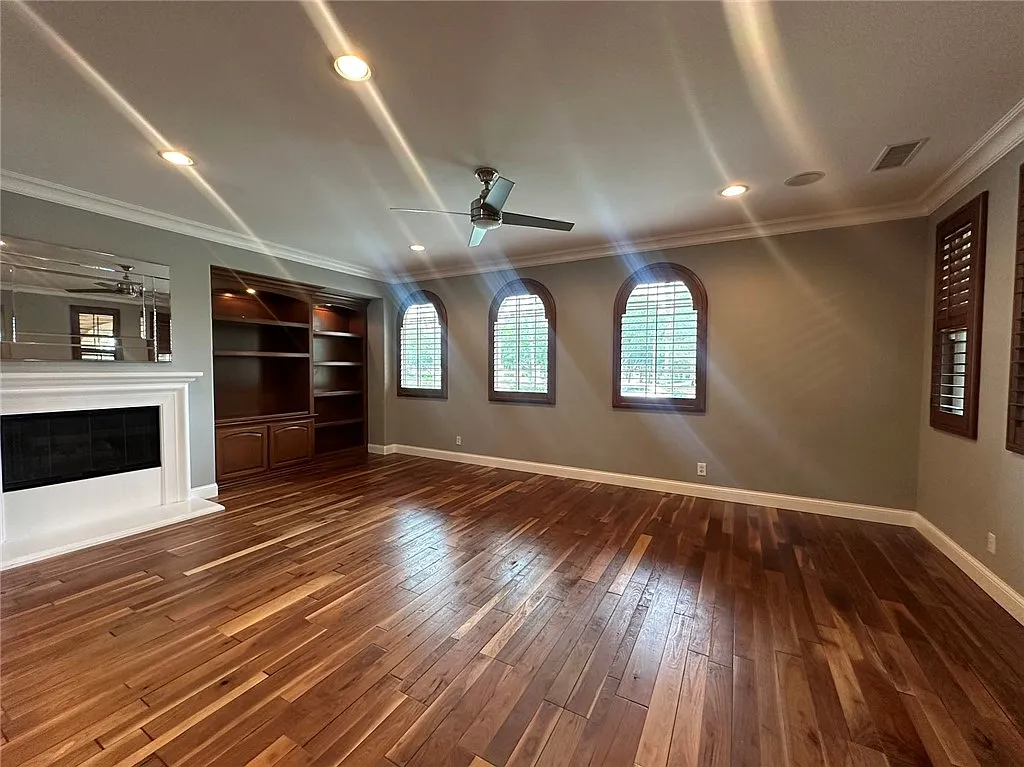 4 bed, 3.5 bath, 2429 sqft, $5,400 — Photo 2