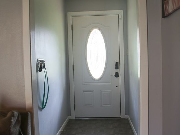 5th image of 108 Crestwood Dr