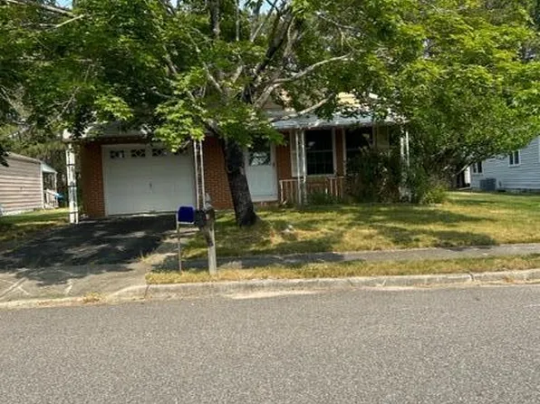 10 Canterbury Lane, Toms River, NJ 08757