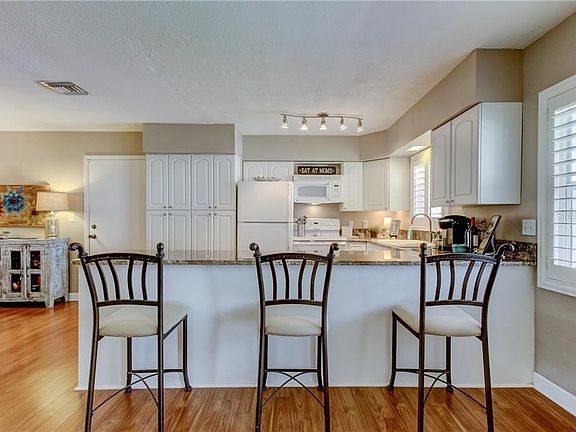 4th image of 1438 46th Ave NE
