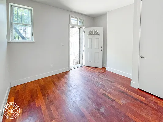 Rented by MySpaceNYC | media 14