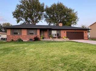 932 Glenwood Ave, Hastings, NE 68901