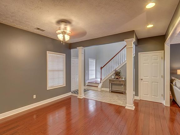 5th image of 3880 Winthrop Dr