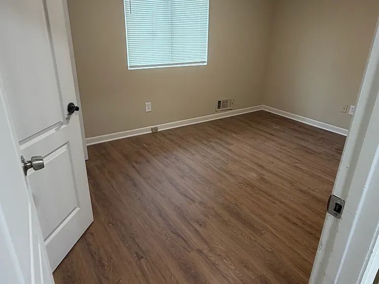 183 Vaughn Rd — Photo 9