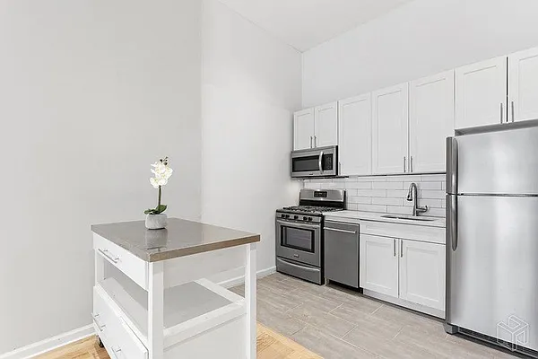 Rented by Halstead Real Estate | media 14