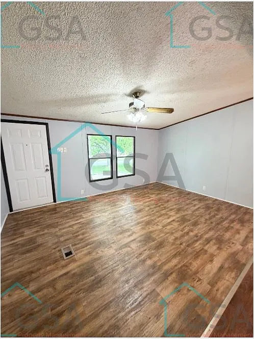 Building Photo - 105 Fleetwood Dr
