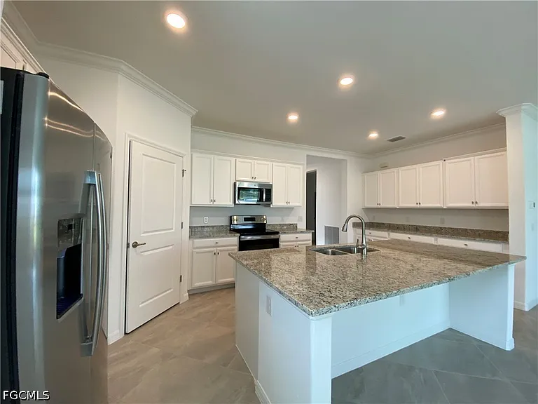 14662 Cantabria Dr — Photo 28