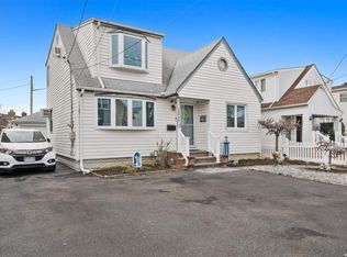 2940 Marlborough Rd, Oceanside, NY 11572