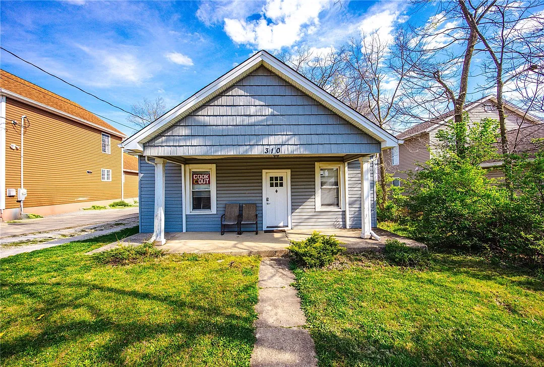 310 W Sycamore St photo 1