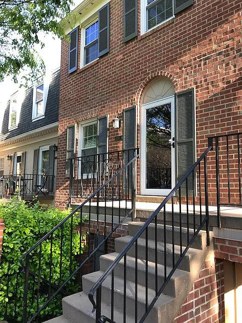 3207 Sutton Pl NW APT A photo 1