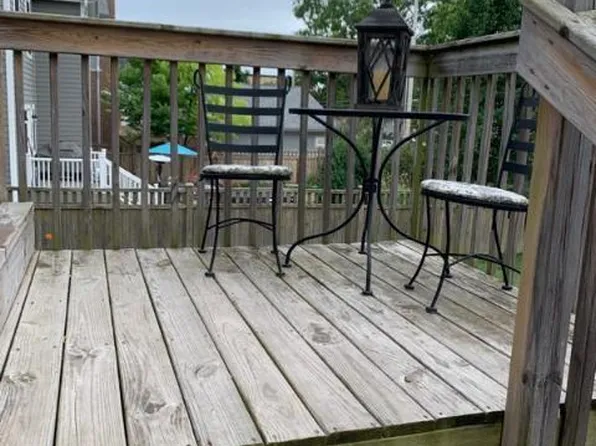 829 N Center St #2, Naperville, IL 60563