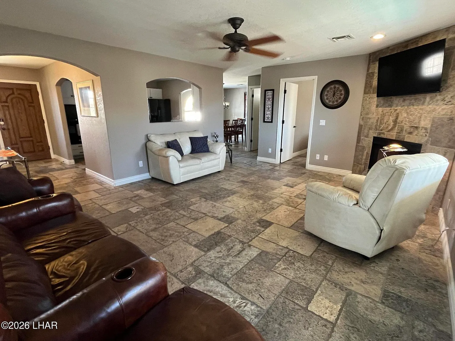 3 bed, 4.0 bath, 2804 sqft, $4,000 — Photo 3