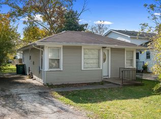 233 Wildwood Dr, Round Lake Beach, IL 60073