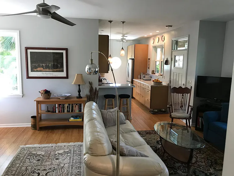123 Avenue L — Photo 6