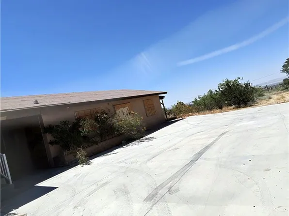9640 Malpaso Rd, Phelan, CA 92371