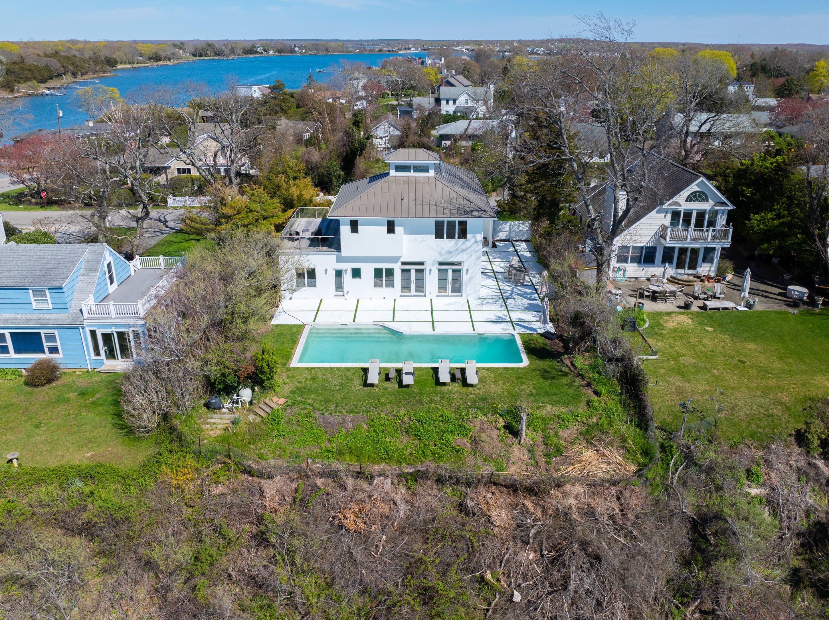 9 Cliff Dr, Sag Harbor, NY 11963 Out East