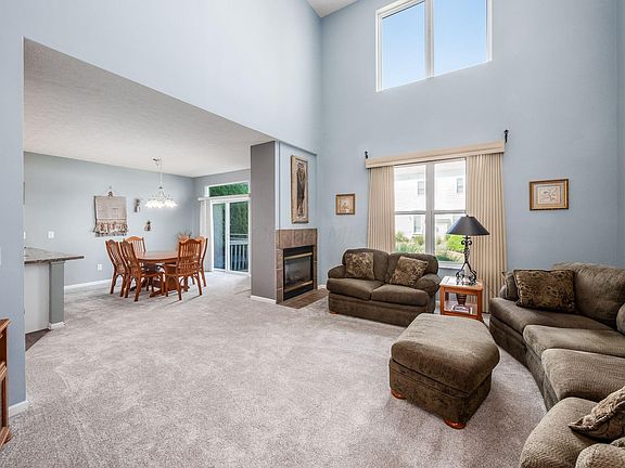 3rd image of 3982 Park Cir S