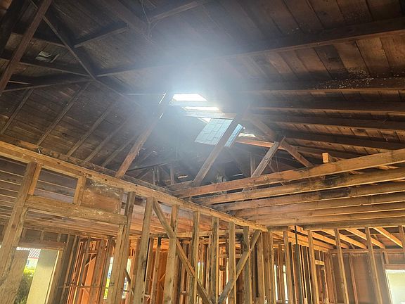 3rd image of 23 E Strother Ave
