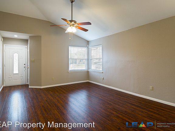 4th image of 565 Hunters Glen St
