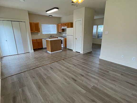 5th image of 439 Laurel Pine Dr
