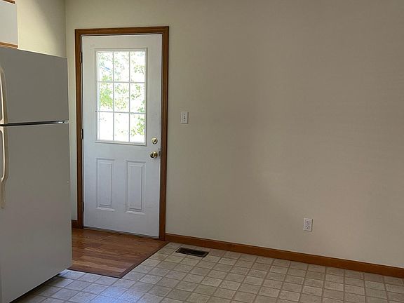 5th image of 220 Autumn Pine Dr