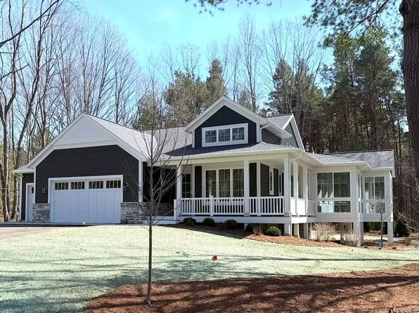 76831 Wood Crest Ct, South Haven, MI 49090