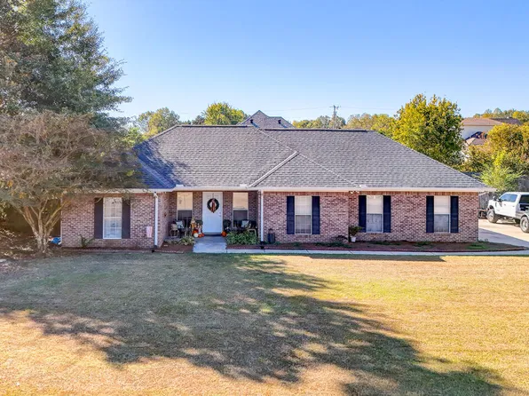 211 Cobblestone Dr, Vicksburg, MS 39183