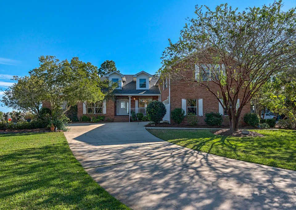 1st image of 251 Yacht Club Dr