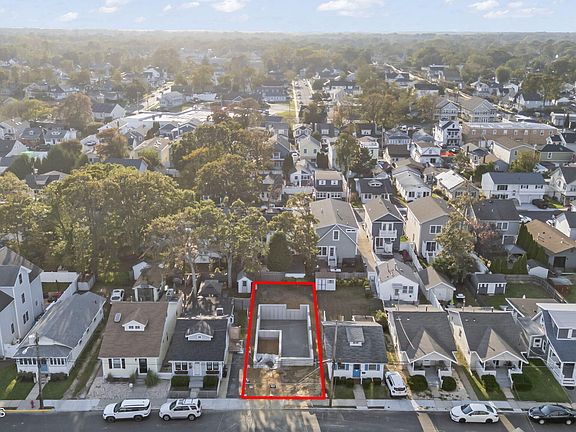 2nd image of 1817 Pine Terrace