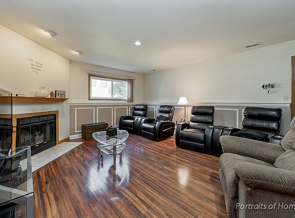 4th image of 866 Brewster Ln