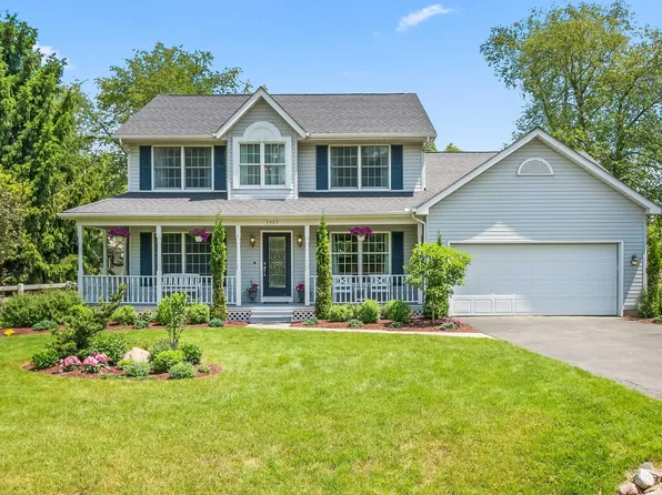 3327 N Manorway Dr, Osseo, MI 49266