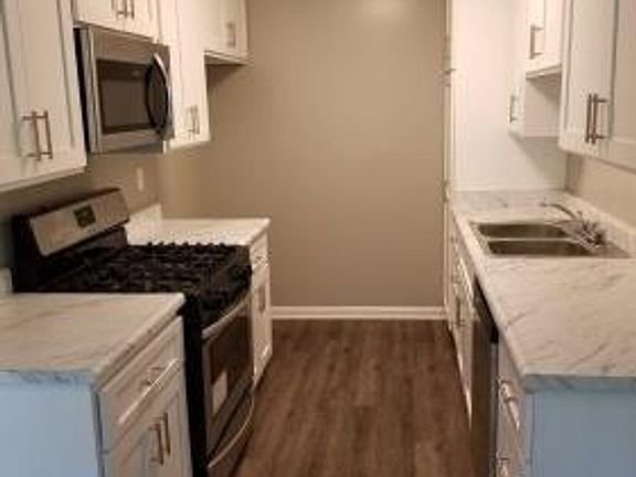 5th image of 5415 Newcastle Ave #3