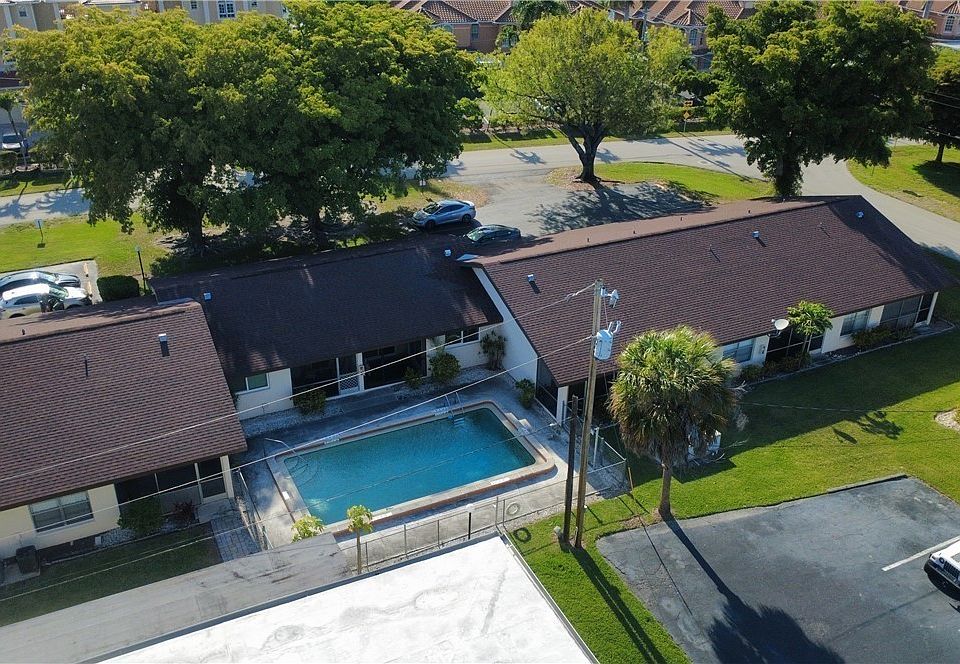 1st image of 4611 SE 5th Pl APT 8