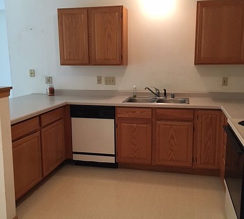kitchen w/applicances