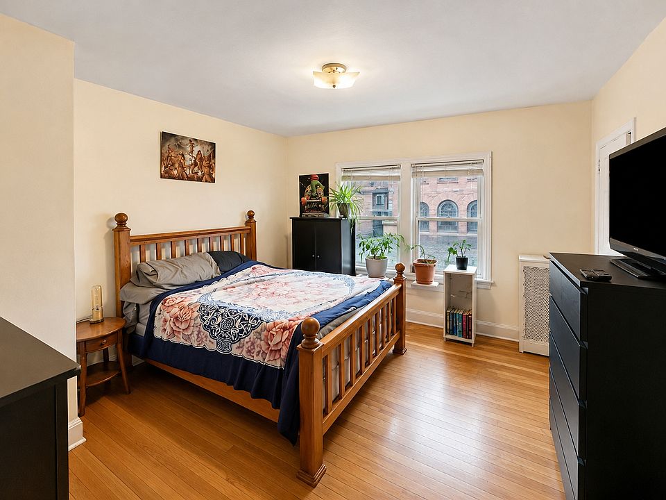 1st image of 316 E 2nd St #11574372