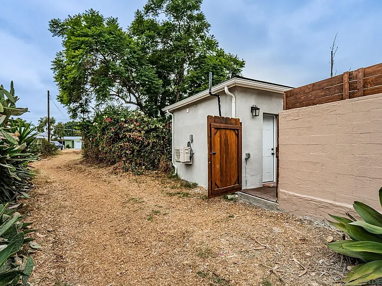 4175 Sycamore Dr #A — Photo 4