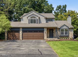 1358 Forest Ponds Dr, Howell, MI 48843