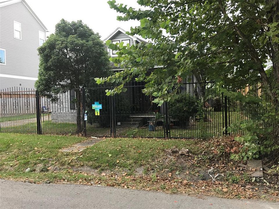 1st image of 113 E 26th St #C